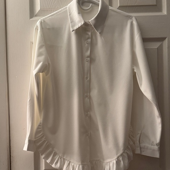 Source Unknown Tops - Source Unknown white Ruffle-Hem Button-Up Blouse
